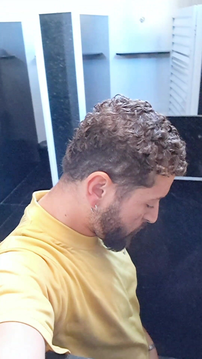 Marcosninfo: Fiquei Sozinho No Banheiro Da Loja E Urinei Muito Ate...