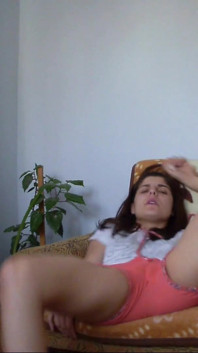 Kinky Redhead Spred Her Legs and Pee in Her Short Pants
