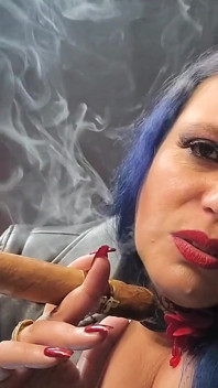 Fumando um charuto Don Pancho