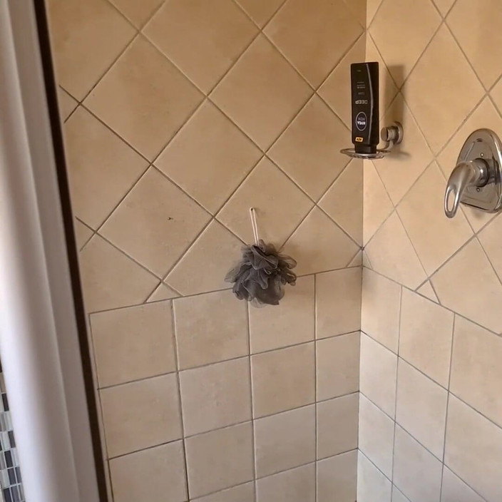 domslutfucker: Troia viene schiaffeggiata quando non fa né ingoia il piscio,...