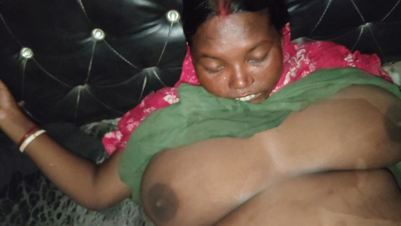 Sexyrani327: A meia-irmã do vizinho chupou o pênis e fodeu