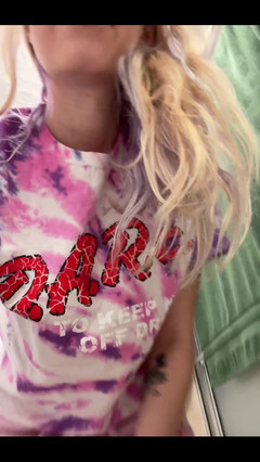 Pearlsage: Behaarte muschi pinkelt von hinten