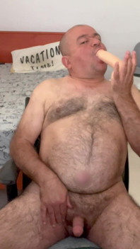Håll ett öga på den vackra grannen bredvid ...