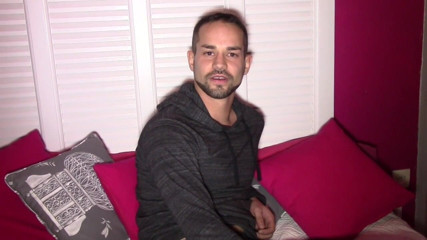 Gaybareback: Bisexuel scopata da twink top dominante per il casting