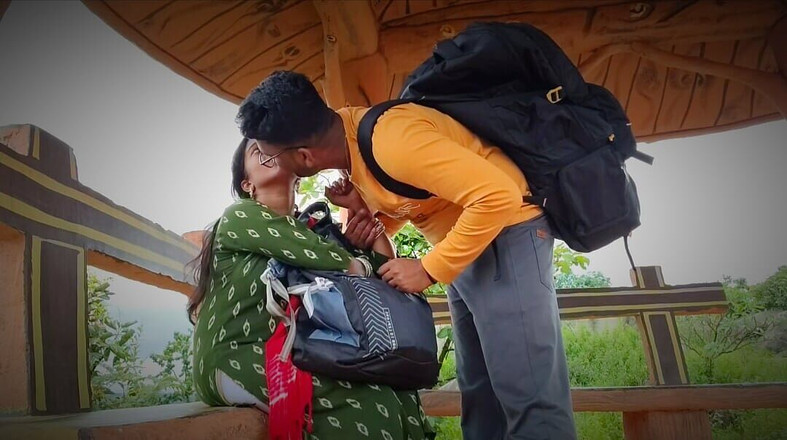 Premi pooja: 女子大生と未知の男の子、ファストタイム、フレンドシップ - 観光地、パー、ツーリスト、バービミリ - ホットバービビデオ屋外の森。