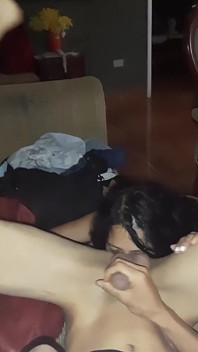一个人在家做爱，我们被单独留下