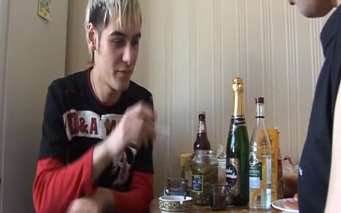 Deutsche Madchen: Amateur German Babes Sharing Big Dick in Hot Threesome