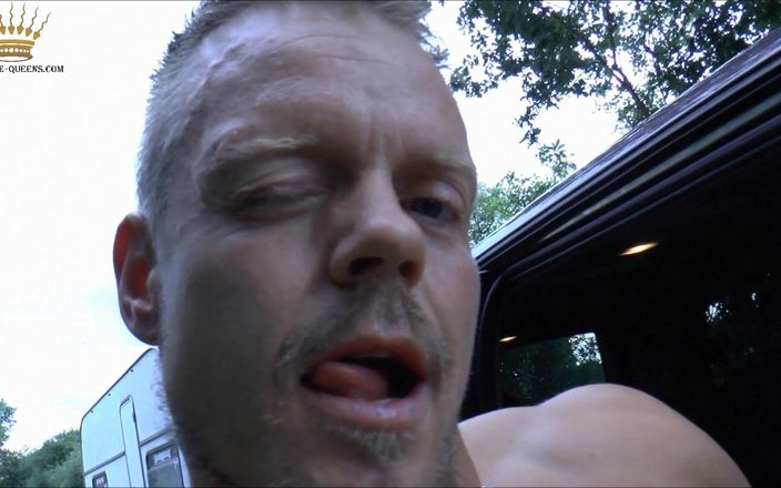 Creampie-Queens: Pembonceng wanita dalam kereta di lebuh raya ke Berlin dan...