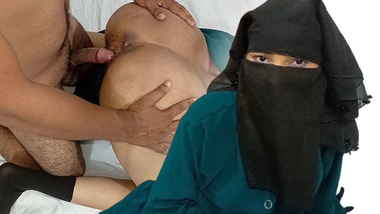 Dearshivani: Wanita Muslim berkongkek keras dalam gaya doggy