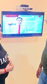 Kablo hattı sabitlendiğinde kablo işletmecisi ateşli sıkı amcıklı yengeyle sert seks yapıyor