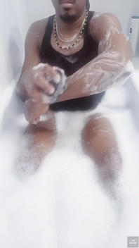 I Wash My Body in the Bath (2025)