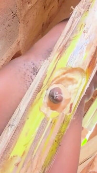 Cewek sange ini dientot habis-habisan sama kontol besar sampai memeknya menganga lebar