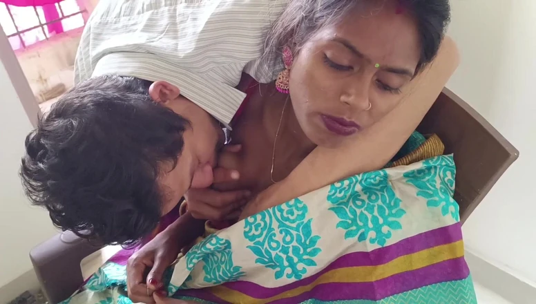 Desi Club House: Отчим доит и жестко трахнул ее падчерицу