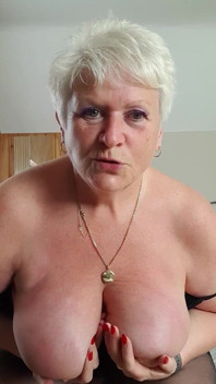 Drażni tego spust ze swojego kutasa podczas rozmowy wideo