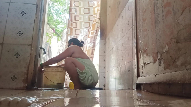 Desi_bhabhi121: 性感人妻与浴室开放视频