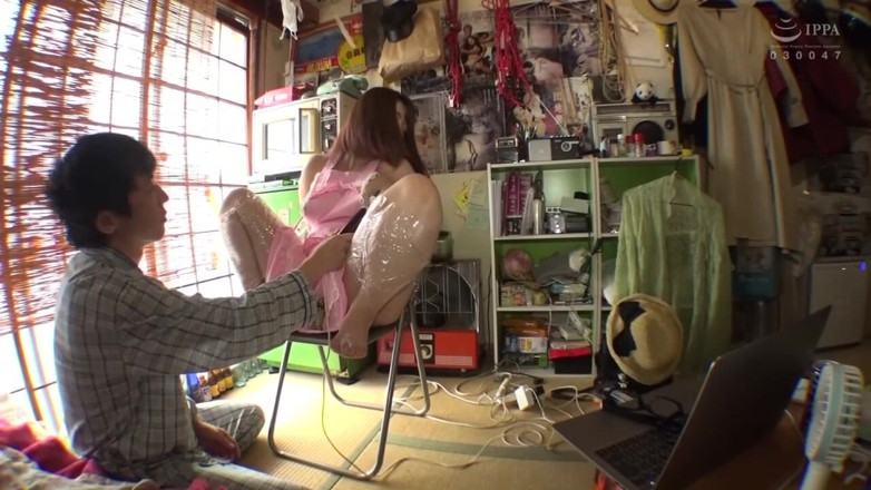 Raptor Inc: REAL tiny room - Satisfied with the body of my student's...
