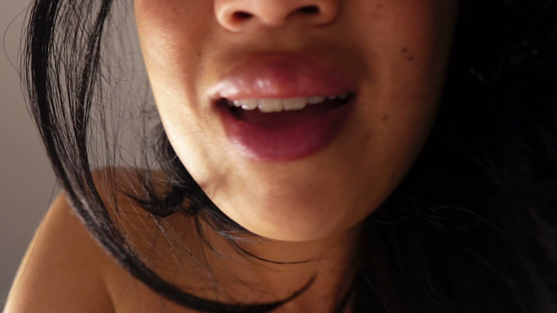 Asmr_mouth: صديقتك الساخنة في سريرك تلعقك