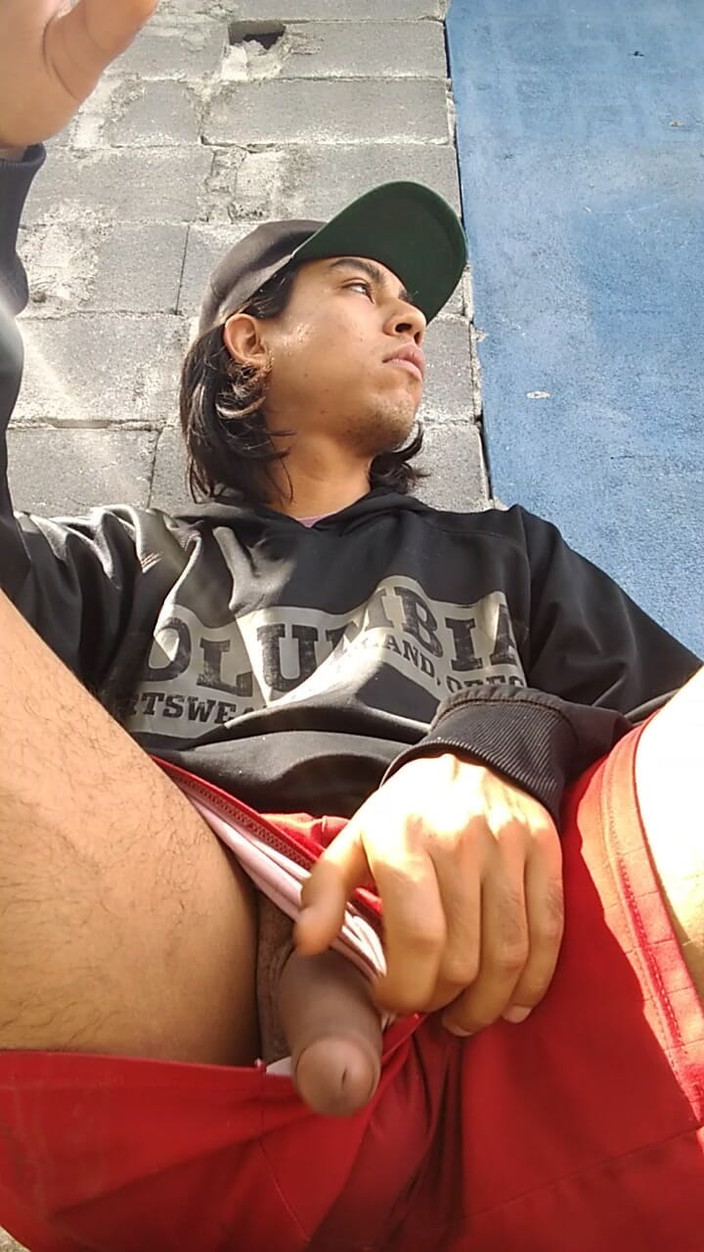 AlexAlejandro13: Un cazzo enorme di questo tizio dalla testa grande