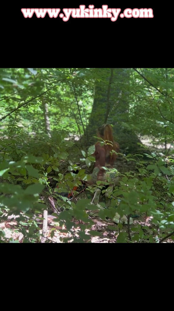 yukinky: Este filmată atingându-se singură în pădure - exhibiționistă roșcată păroasă franceză Alt