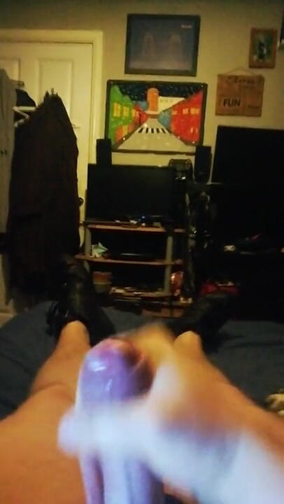 Spysteven: Cumming wearing my friends old shoes