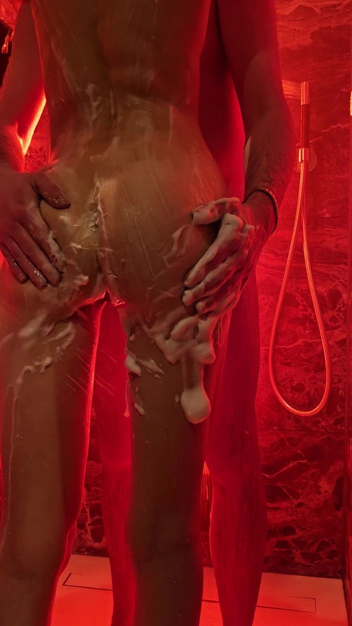 petitesubkitten: Echtes paar shower sextape - dampfiger amateur-fick mit stiefvater in der...