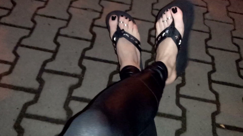 Heelex: Sexy Feet Lover on a Night Stroll