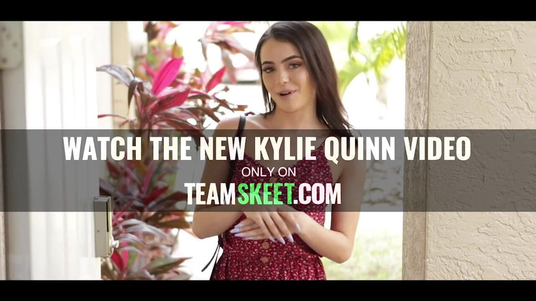 Family Strokes: Kakak tiri yang membantu mengajari saudara tiri pantatnya rahasia seks...