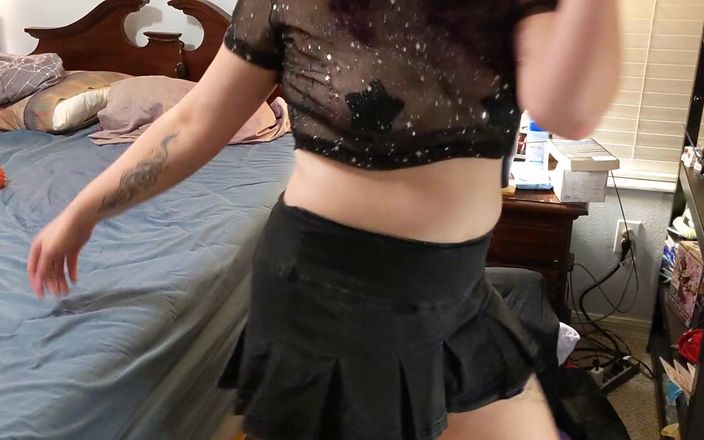 Always Fun No Pants: Hete vrouw wordt opgewonden door te dansen vóór een date
