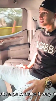 Khloe cavalga seu pau de homem até ele encher sua buceta com porra quente na estrada Juan Bustos