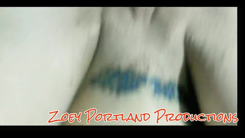 Zoey Portland: Zoey पोर्टलैंड साबित कर रही है कि वह हॉट लेस्बियन चोदने लायक मम्मी नहीं बल्कि हॉट उभयलिंगी सौतेली मम्मी है !! उसके पास Comatozze पर क्रश है cums Har