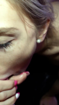Dopasowana niemiecka dziewczyna daje niechlujny POV blowjob z dużą ilością śliny i get CIM