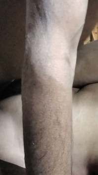Podniósł nogę Desi Bhabhi i uprawiał z nią seks