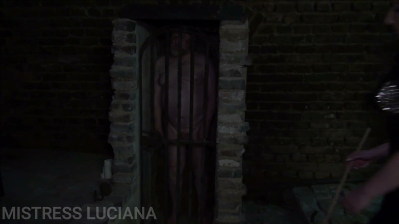 Lady Luciana Di Domizio: Suge dreapta, altfel e ceva pe cur