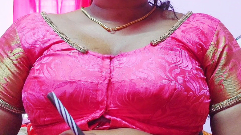 Desi Mohini: mere dost ki hot mammi ghar men akeli hai