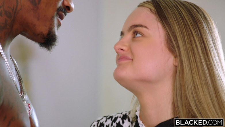 Blacked: BLACKED - Pelatih super dahaga ini mengidamkan besar