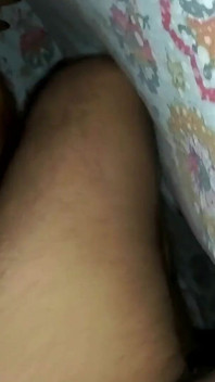 Une bhabhi indienne sexy baise soudainement la nuit avec son jeune voisin