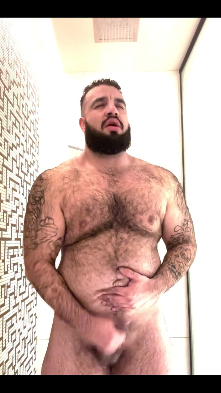 Chonkaye: A Furry Boy Lathering up