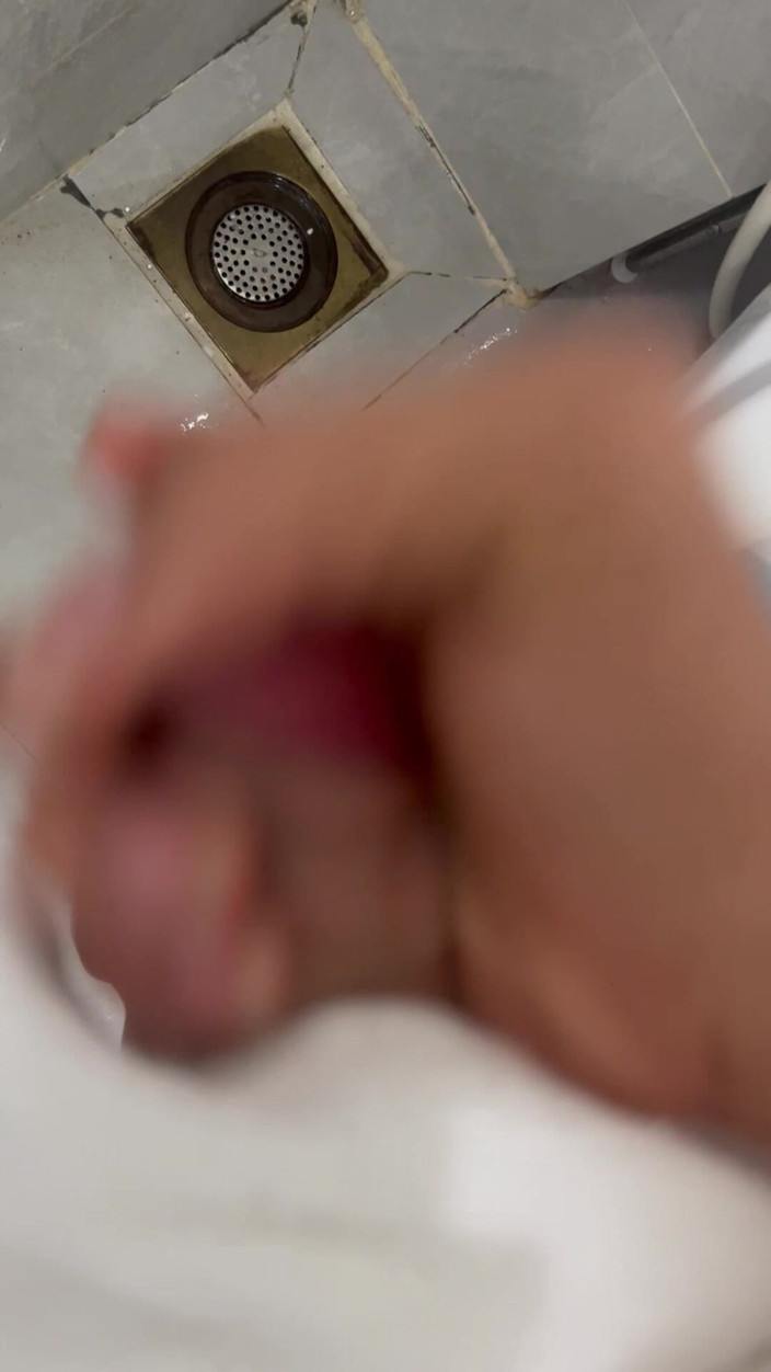 Quan Vietnam 18: Le jeune homme s’échappe dans la salle de bain pour...