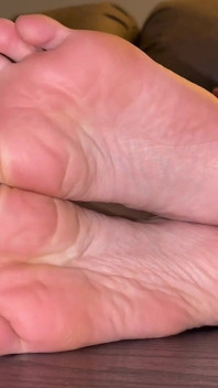 Tôn thờ chân nhăn nheo - Ivys Feet POV