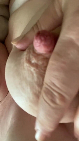 Maryshas Tits: První video.. moje prsa a tvrdé dlouhé bradavky