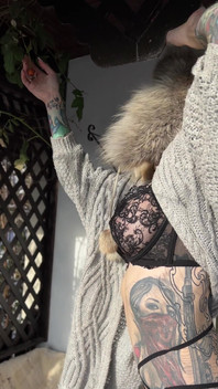 Look Closer, My Ass Wants Attention