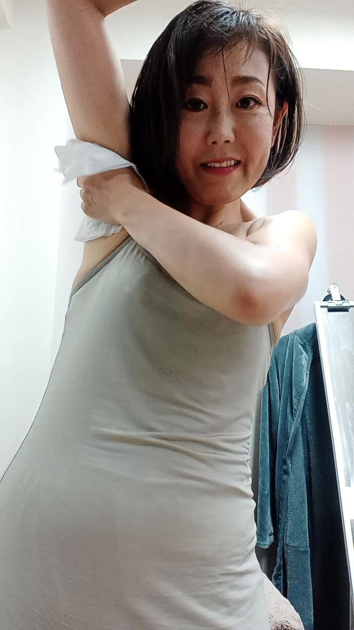 Mayumi Kanzaki: I Change Clothes at the Photo Shoot.