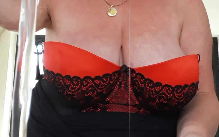 Uk Joolz: Almost Caught in the Act... Tits Hanging