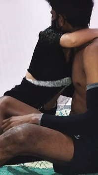 Un couple indien desi sexy dans la chambre
