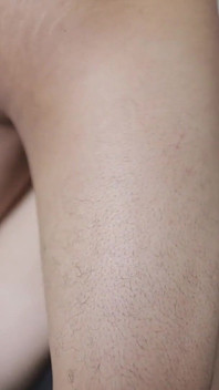 Awek Indo yang bertetek besar disedut dari belakang semasa memakai pakaian satin seksi