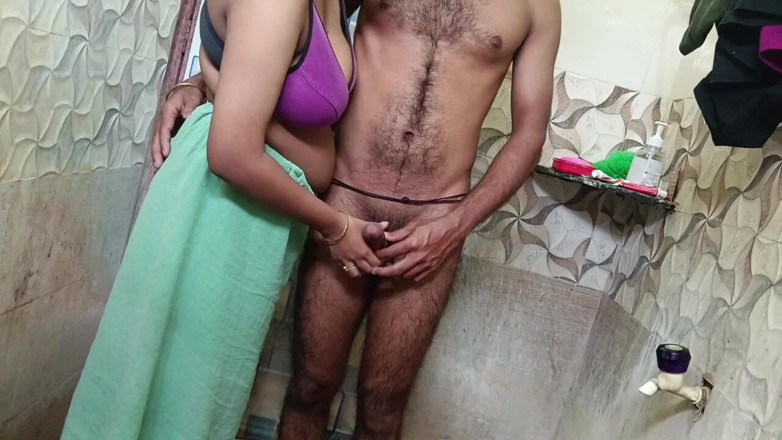 Mami4711: Namorado chamando chegando em casa banheiro funking muito apertado! Indiana...
