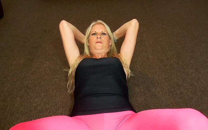 Clarissa Brightstar: Instructori de fitness găuri transpirate