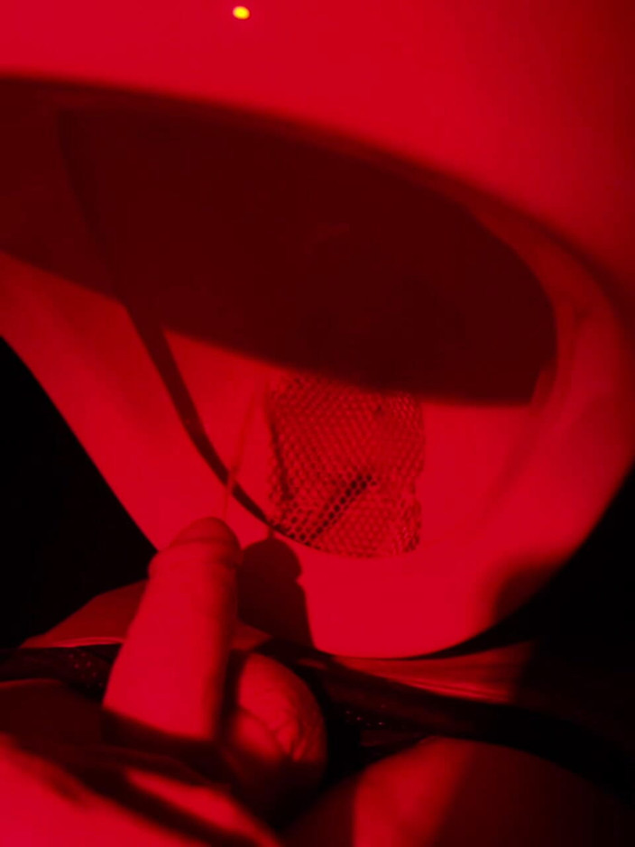 AmateurBoysPissing: Compilație de amatori care se pișă în diferite tipuri de toalete...