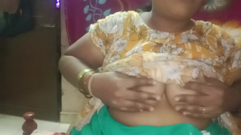 Tamil Anti Uma: Indická Národní Žena Masturbuje Na Samotě, Když Její Tamilský Manžel Není...