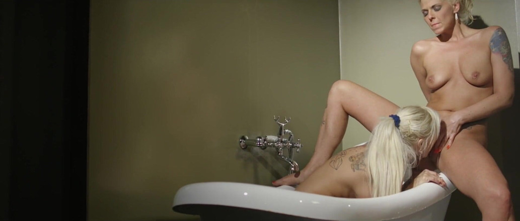Nathansluts: Simony Diamond se alătură grupului Jaruska Ross pentru o sesiune...